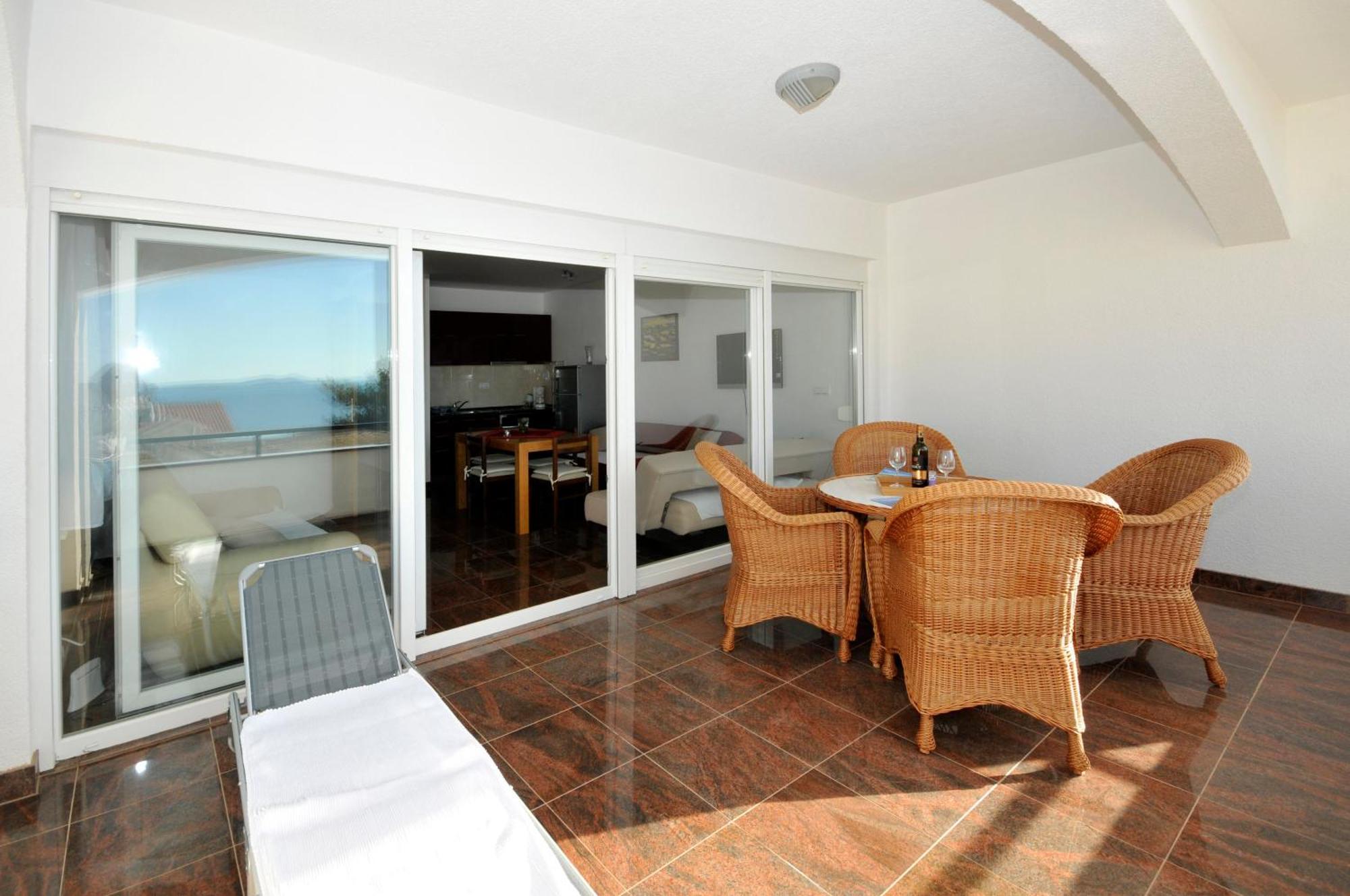 Apartmani Svalina - Seaview And 130M From Beach Trogir Zewnętrze zdjęcie