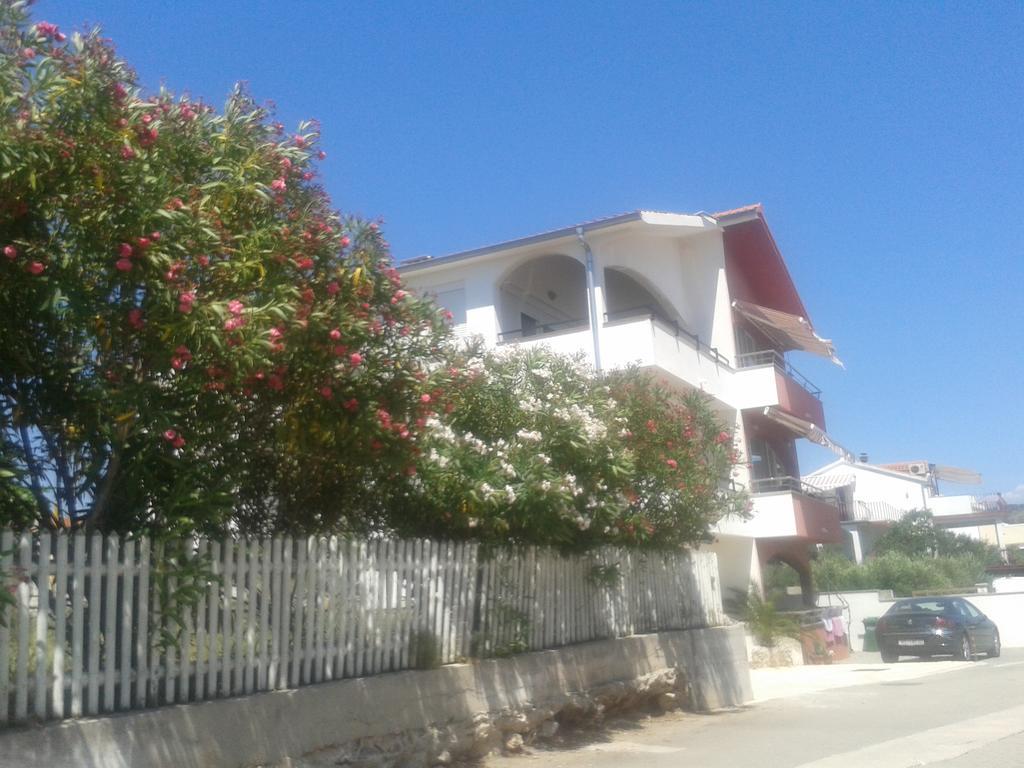 Apartmani Svalina - Seaview And 130M From Beach Trogir Zewnętrze zdjęcie