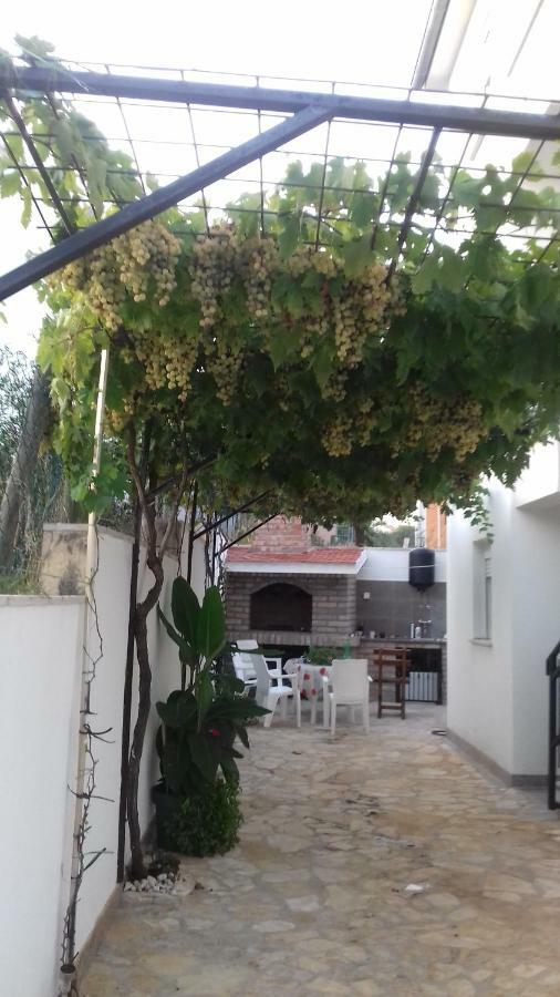 Apartmani Svalina - Seaview And 130M From Beach Trogir Zewnętrze zdjęcie