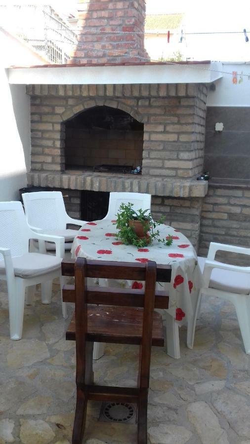 Apartmani Svalina - Seaview And 130M From Beach Trogir Zewnętrze zdjęcie
